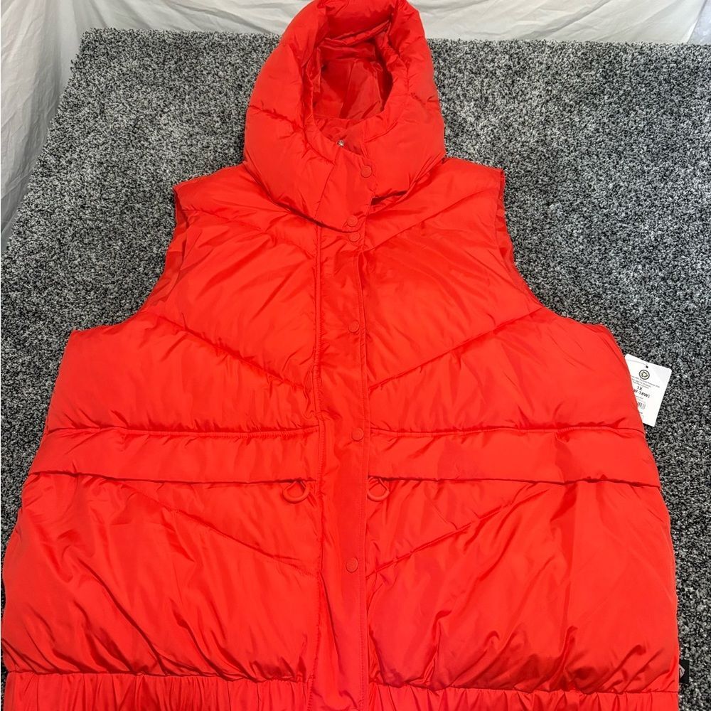 NWT Bright coral woman’s Puffer Vest 1x with hood